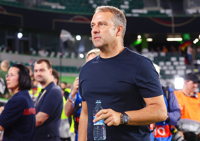 巴萨中场德容伤缺一个半月,球队战术调整受关注